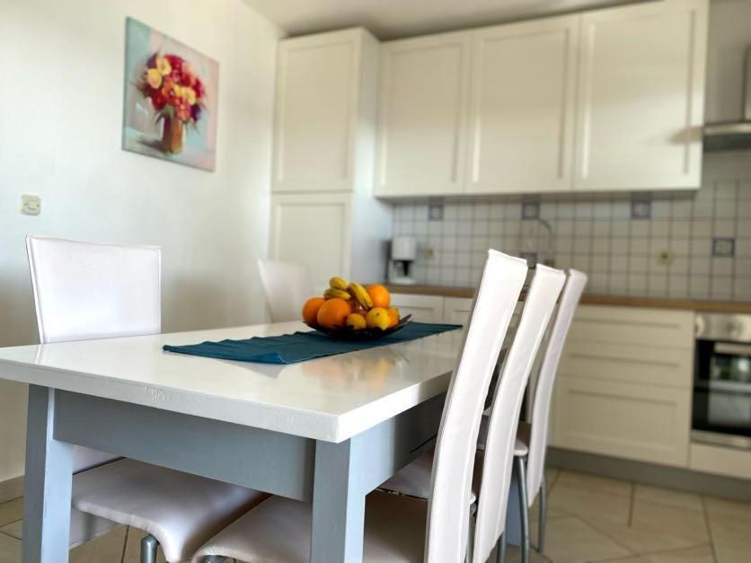 Villa Mihaela - Apartment Ika Цесариця Екстер'єр фото