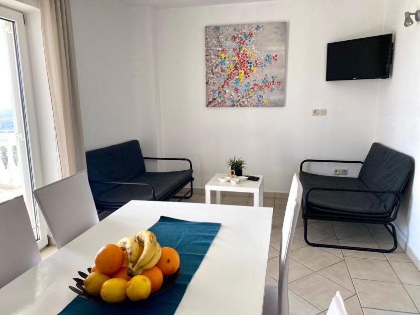 Villa Mihaela - Apartment Ika Цесариця Екстер'єр фото