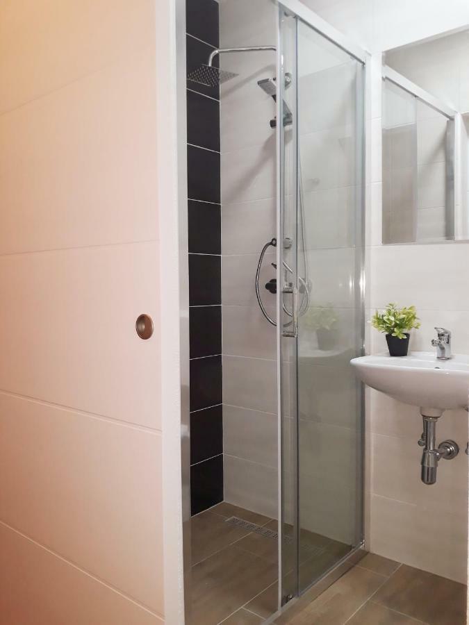 Villa Mihaela - Apartment Ika Цесариця Екстер'єр фото